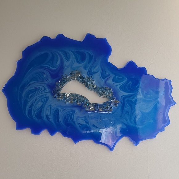 I've got the blues!  Beautiful blue geode looking for a forever home. - Picture 2 of 4